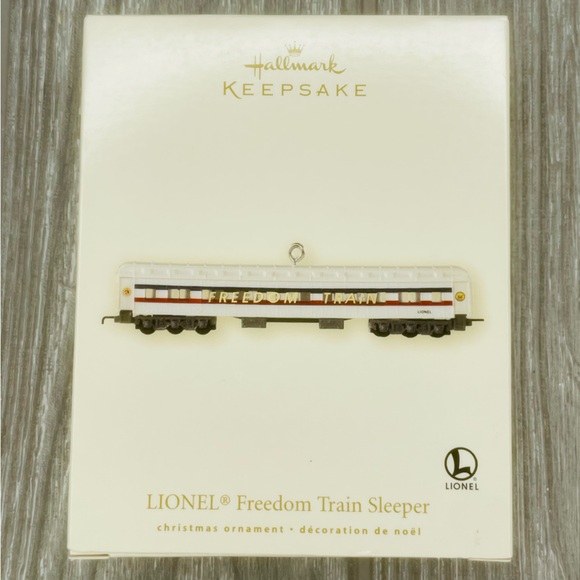 Hallmark Christmas Ornament 2007 Freedom Train Sleeper Lionel train collection - Picture 2 of 7